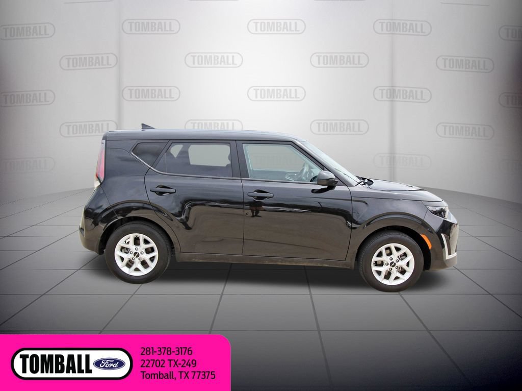 Used 2025 Kia Soul LX w/ LX Technology Package FWD image 8