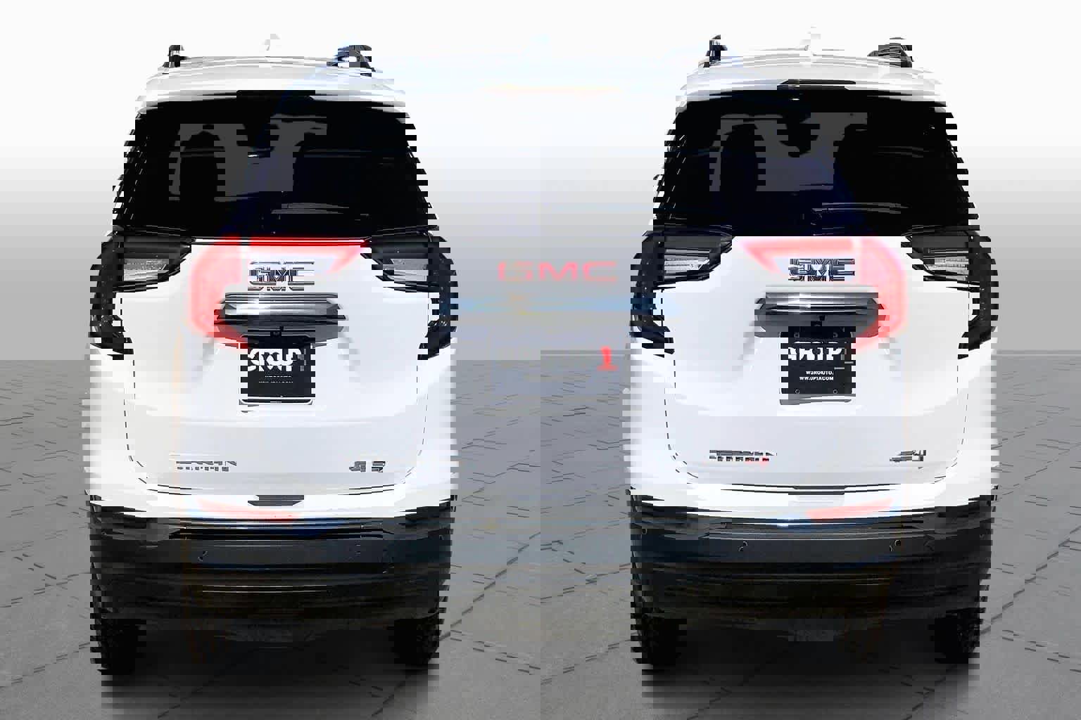 Used 2024 GMC Terrain AT4 image 2