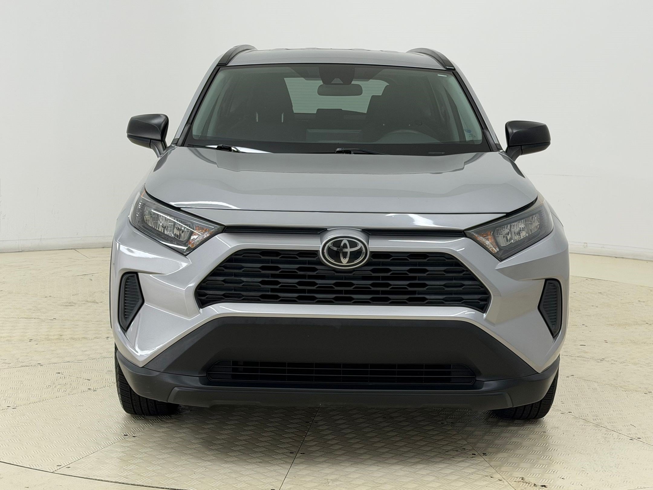 Used 2020 Toyota RAV4 LE FWD image 6