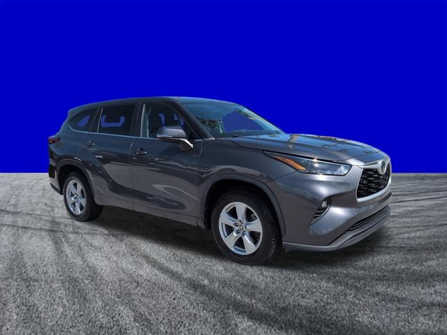 Used 2023 Toyota Highlander LE FWD image 2