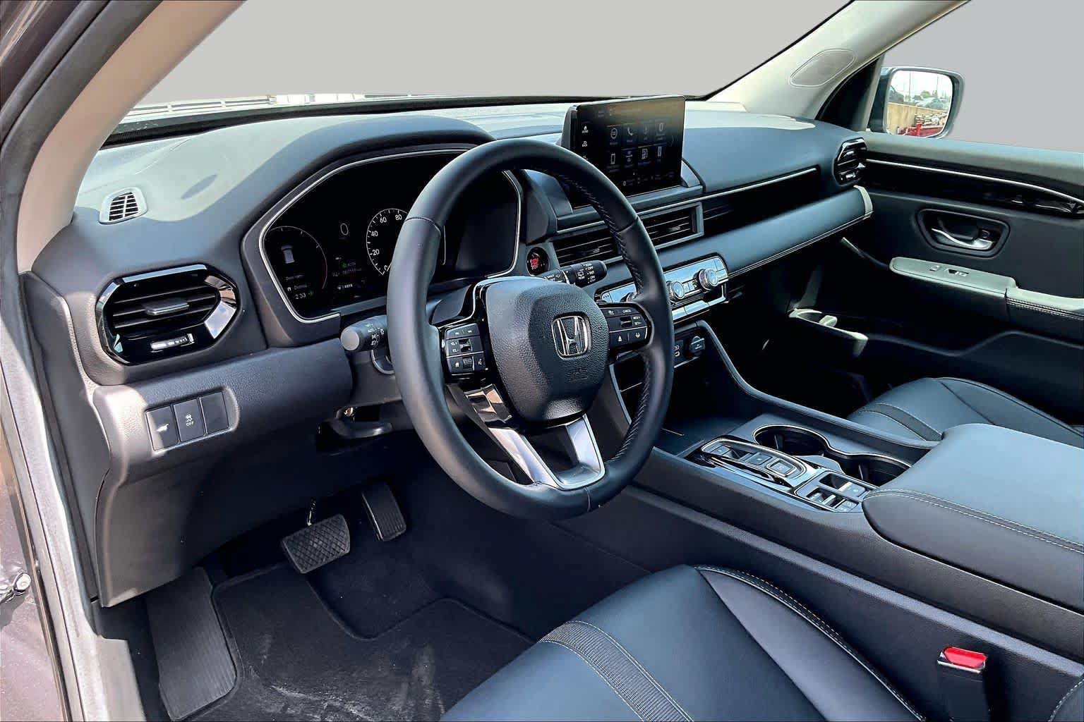 Used 2025 Honda Pilot EX-L image 18