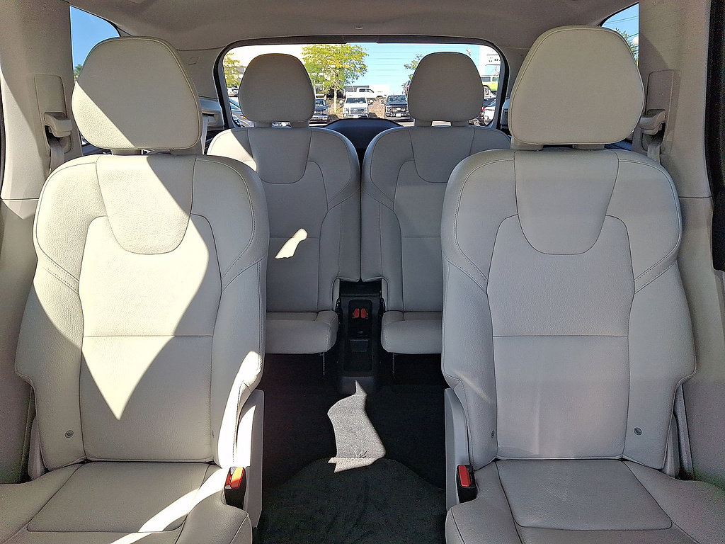 Used 2022 Volvo XC90 T6 Momentum w/ Climate Package AWD/4WD image 13