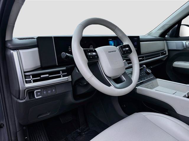Used 2025 Hyundai Santa Fe SEL FWD image 10