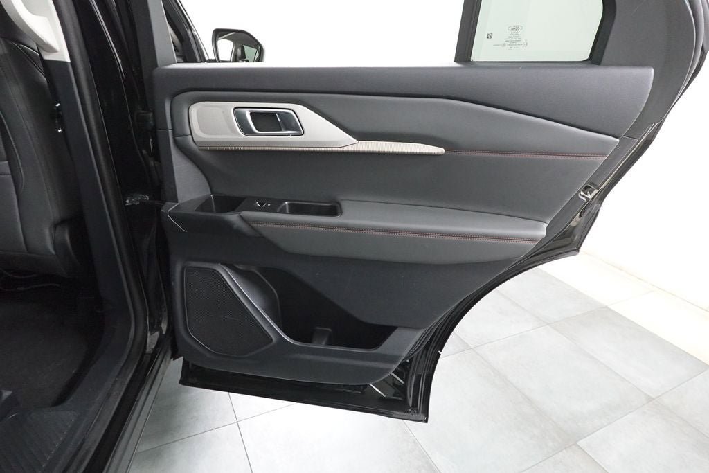 Certified 2025 Ford Explorer Active w/ Active Comfort Package AWD/4WD image 29