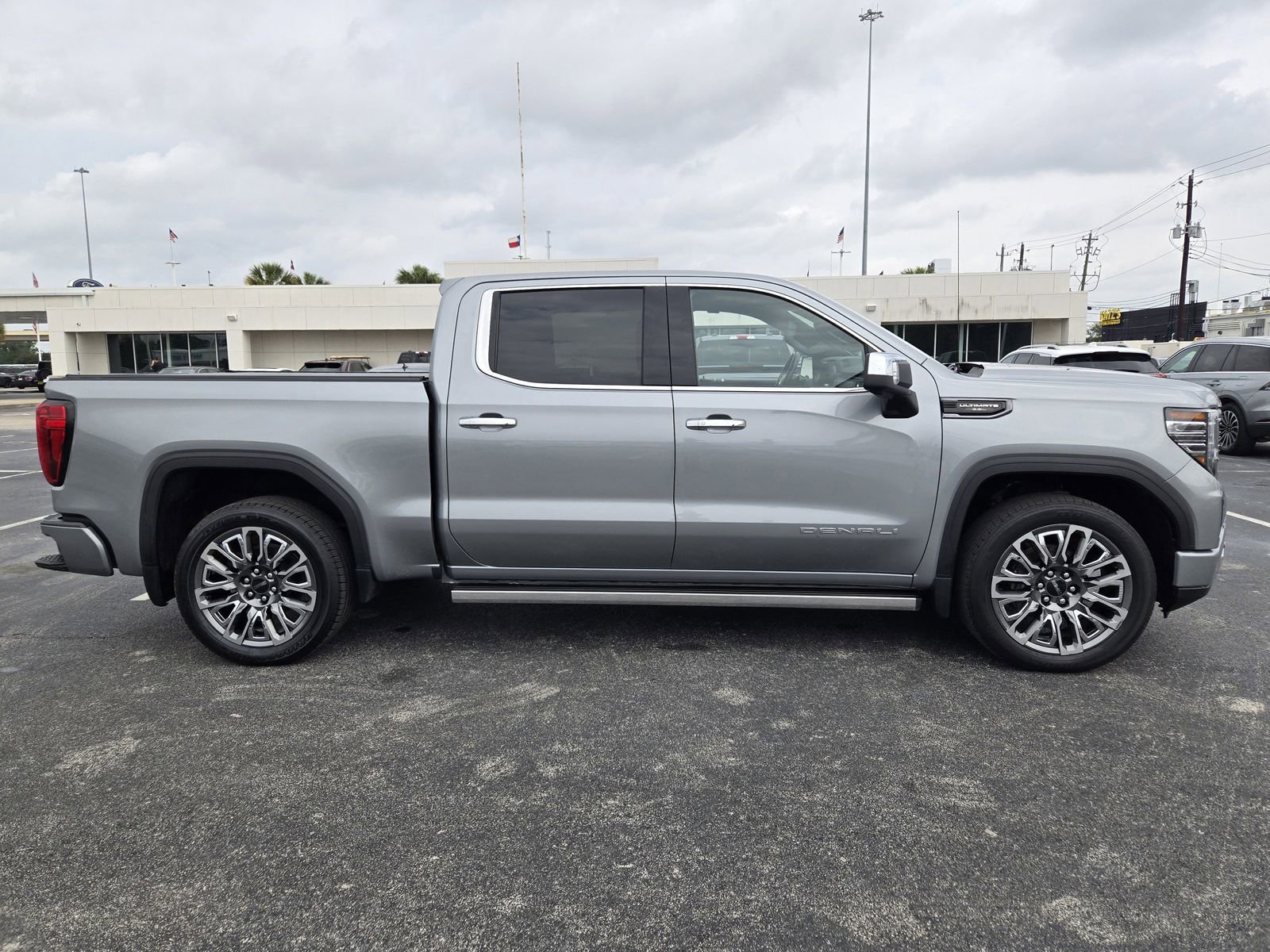 Used 2024 GMC Sierra 1500 Denali Ultimate AWD/4WD image 4