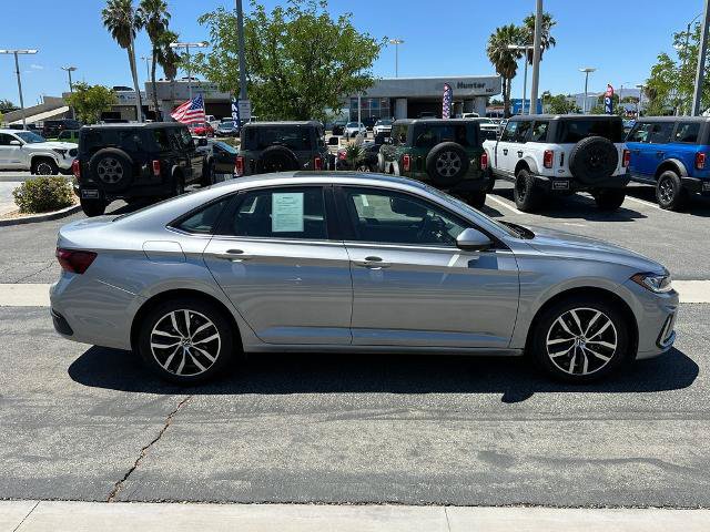 Used 2025 Volkswagen Jetta SE w/ Sunroof Package FWD image 9