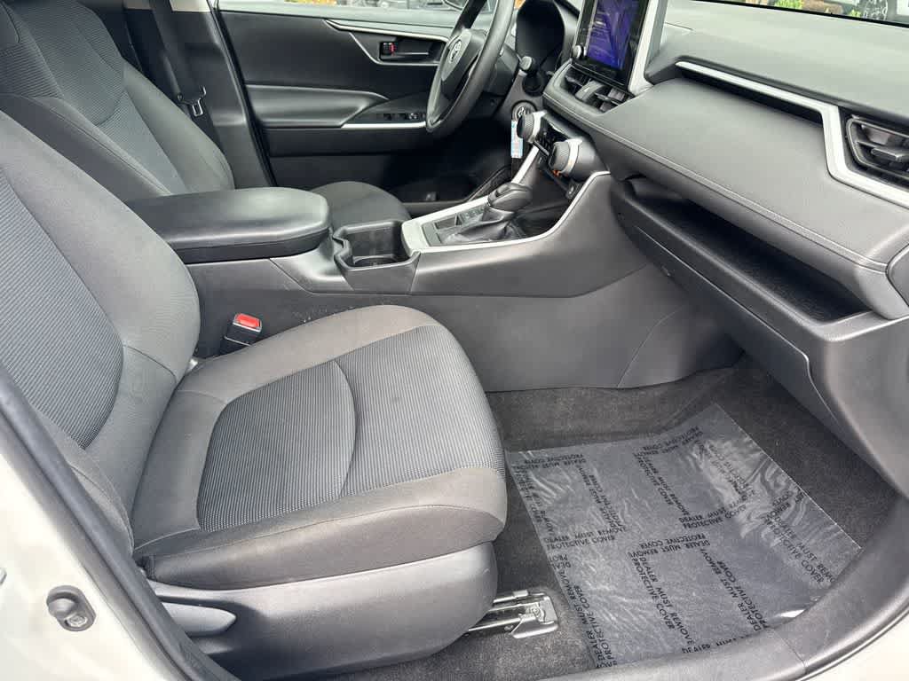 Used 2023 Toyota RAV4 LE AWD/4WD image 12