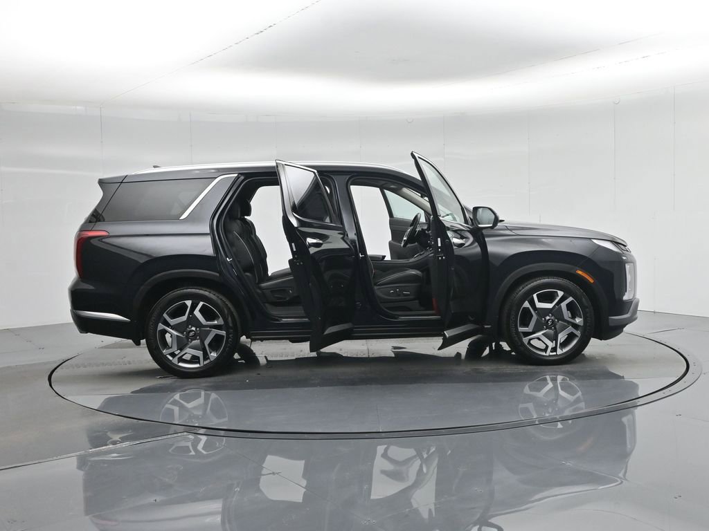 Used 2023 Hyundai Palisade Limited w/ Cargo Package image 5