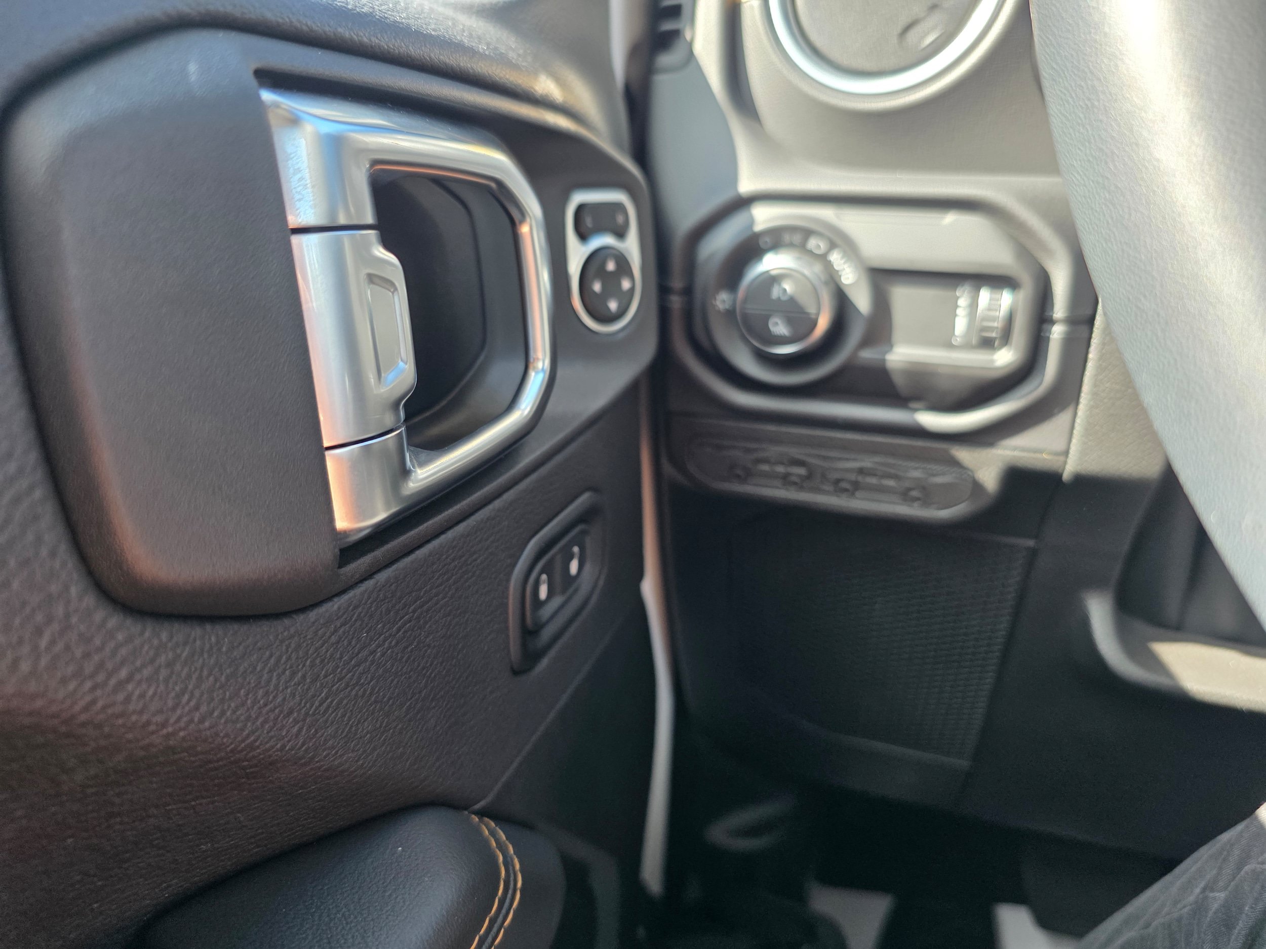Used 2025 Jeep Gladiator Sport AWD/4WD image 20