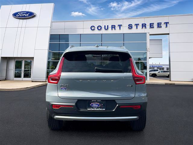 Used 2025 Volvo XC40 B5 Plus AWD/4WD image 6