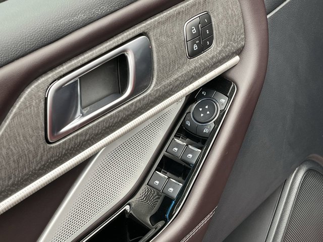 Certified 2025 Ford Explorer Platinum AWD/4WD image 11