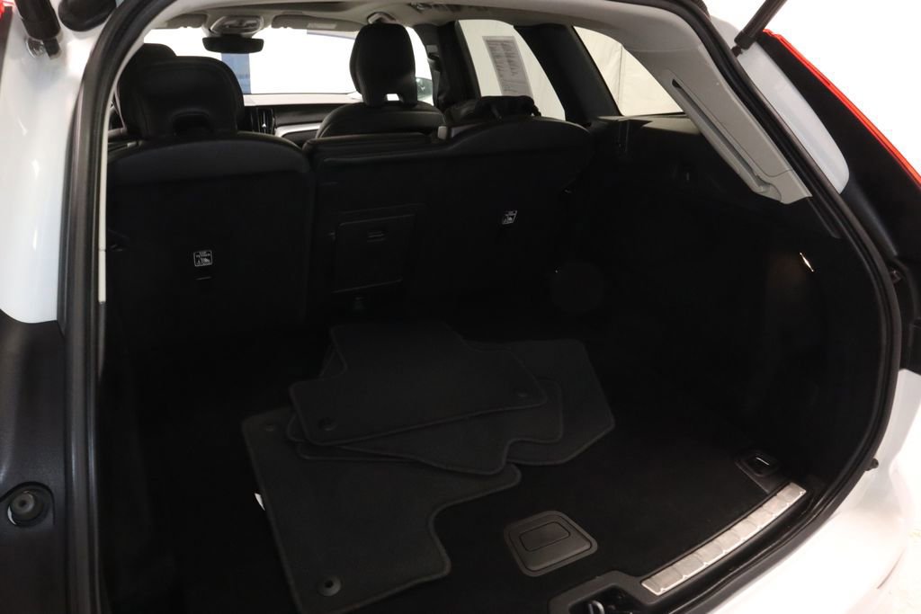 Used 2023 Volvo XC60 B5 Core AWD/4WD image 19