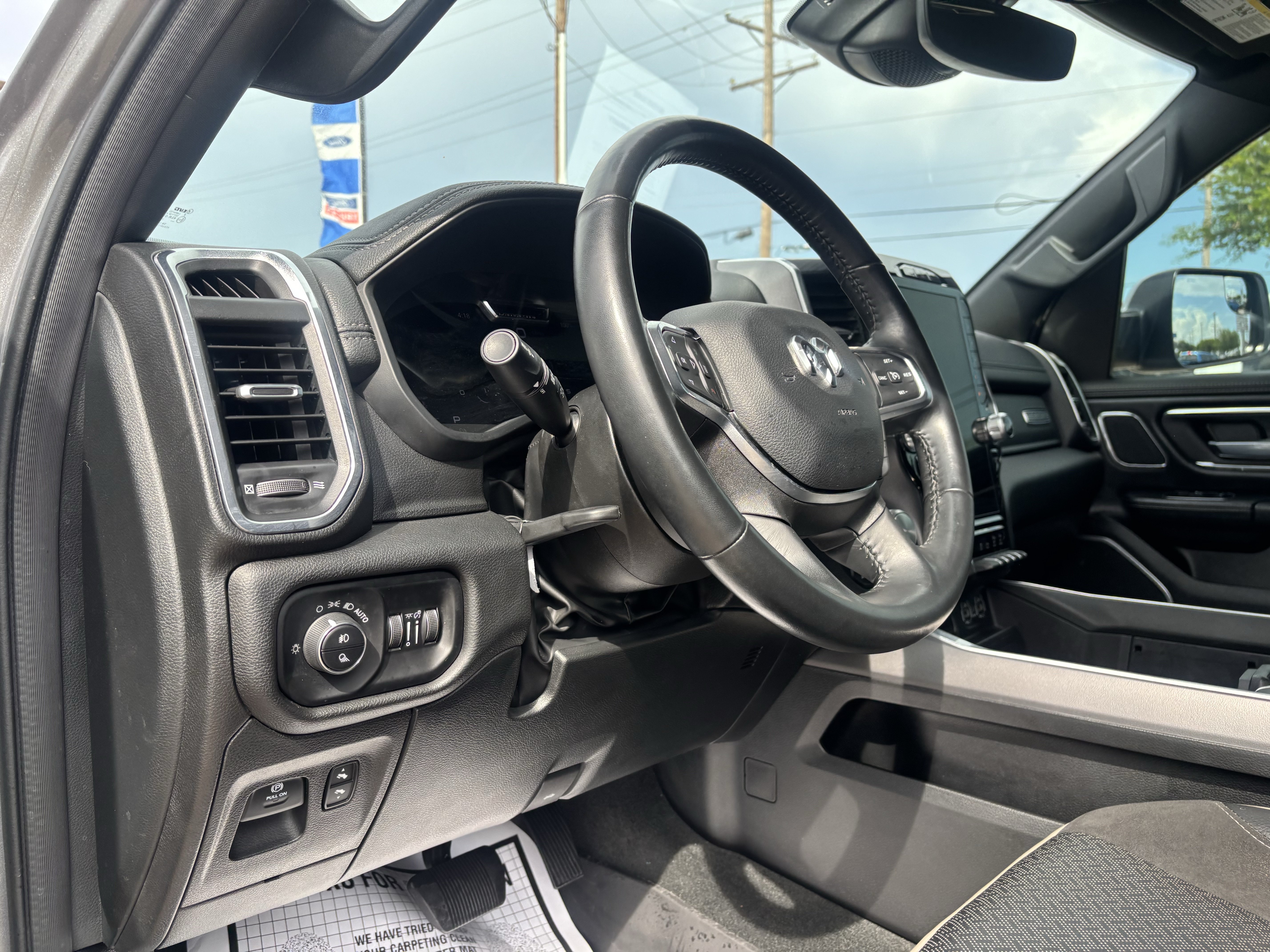 Used 2023 RAM 1500 Laramie AWD/4WD image 12