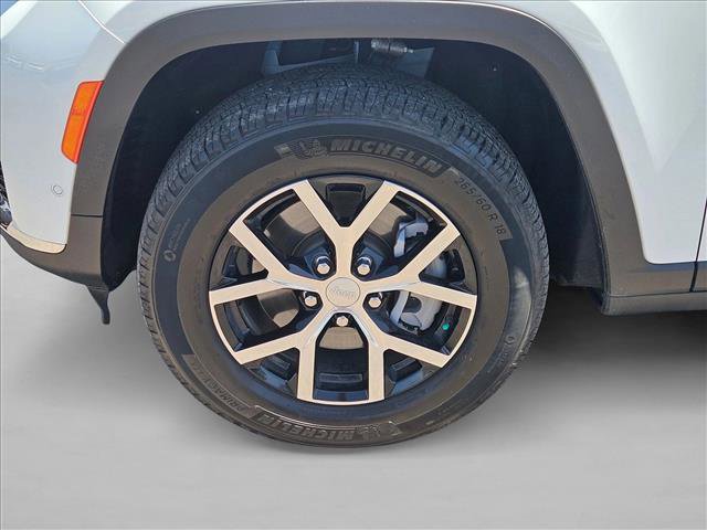 Used 2023 Jeep Grand Cherokee L Limited w/ Luxury Tech Group II AWD/4WD image 24