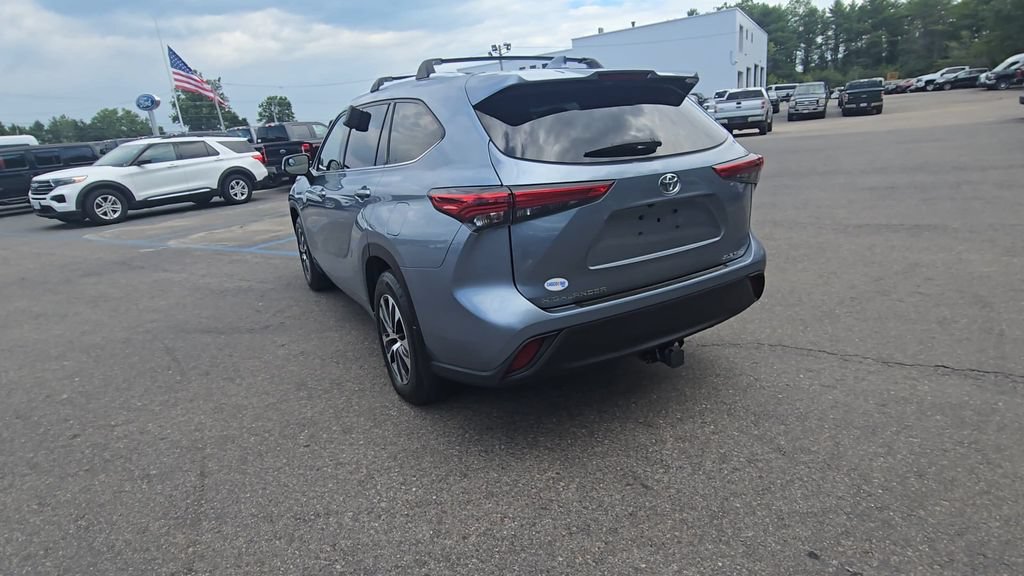 Used 2020 Toyota Highlander XLE AWD/4WD image 18