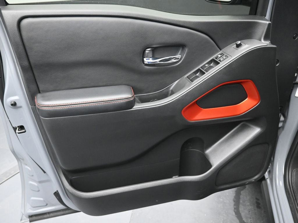 Used 2025 Nissan Frontier PRO-4X image 23