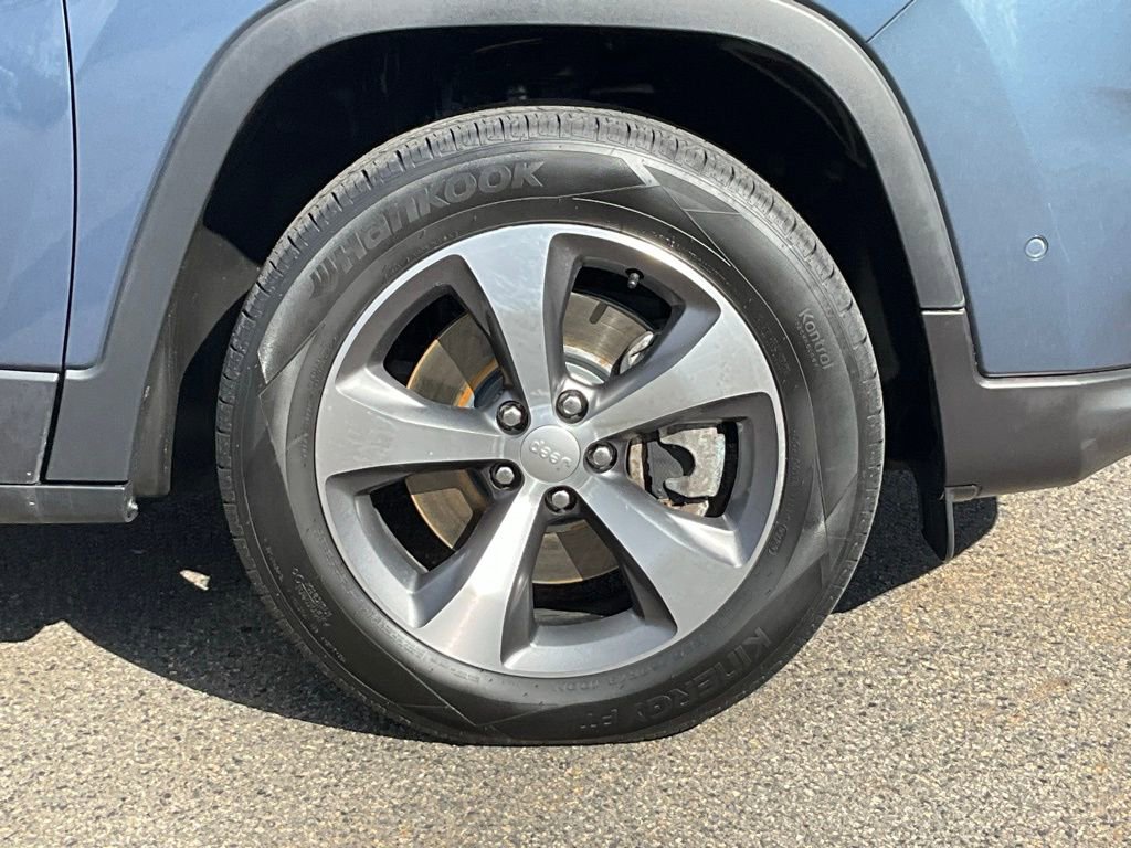 Used 2021 Jeep Cherokee Limited image 29