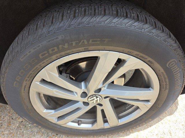 Used 2024 Volkswagen Atlas Cross Sport SEL R-Line AWD/4WD image 14