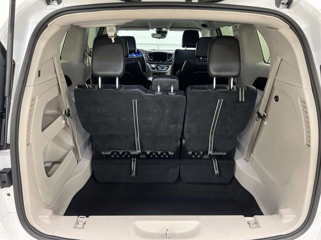 Used 2023 Chrysler Pacifica Touring-L image 19