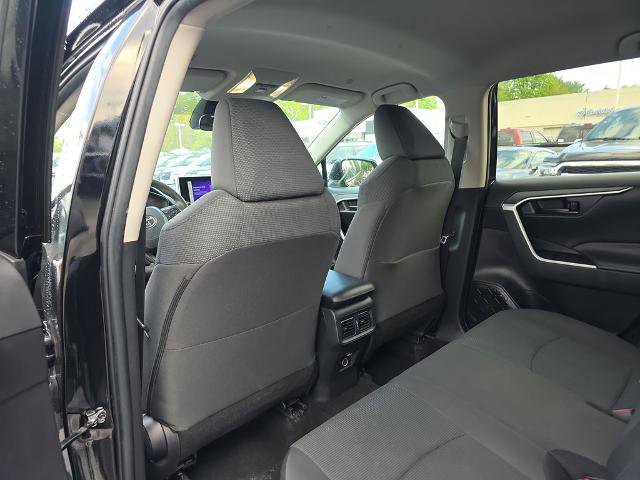 Used 2024 Toyota RAV4 LE AWD/4WD image 17