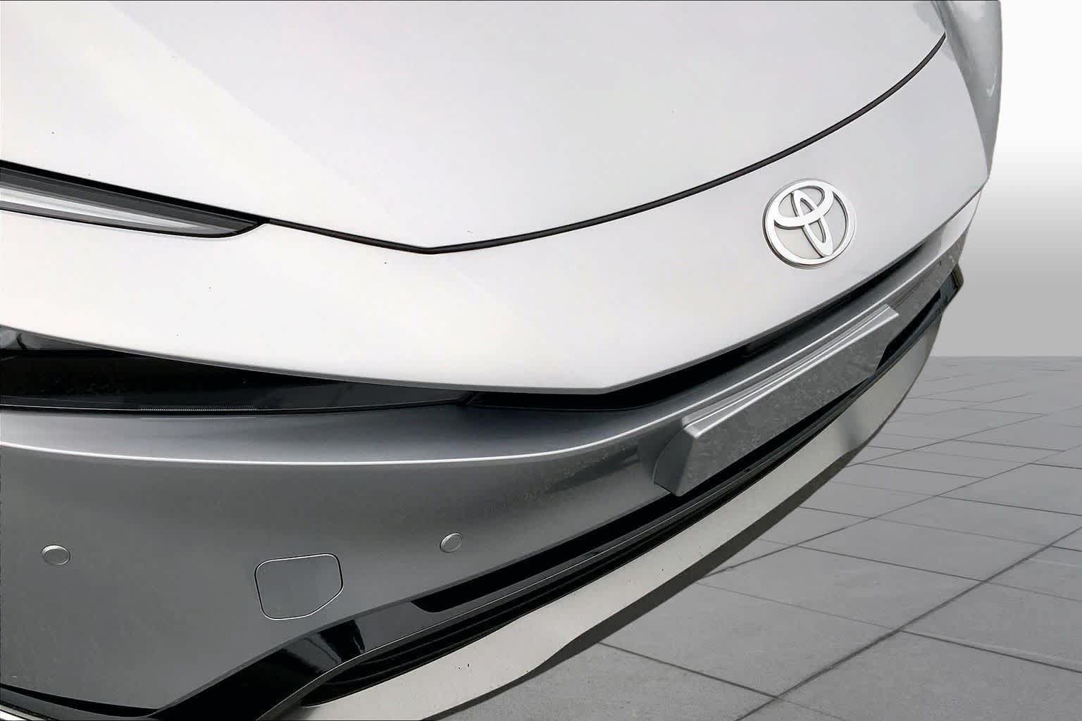 Used 2023 Toyota Prius XLE FWD image 28