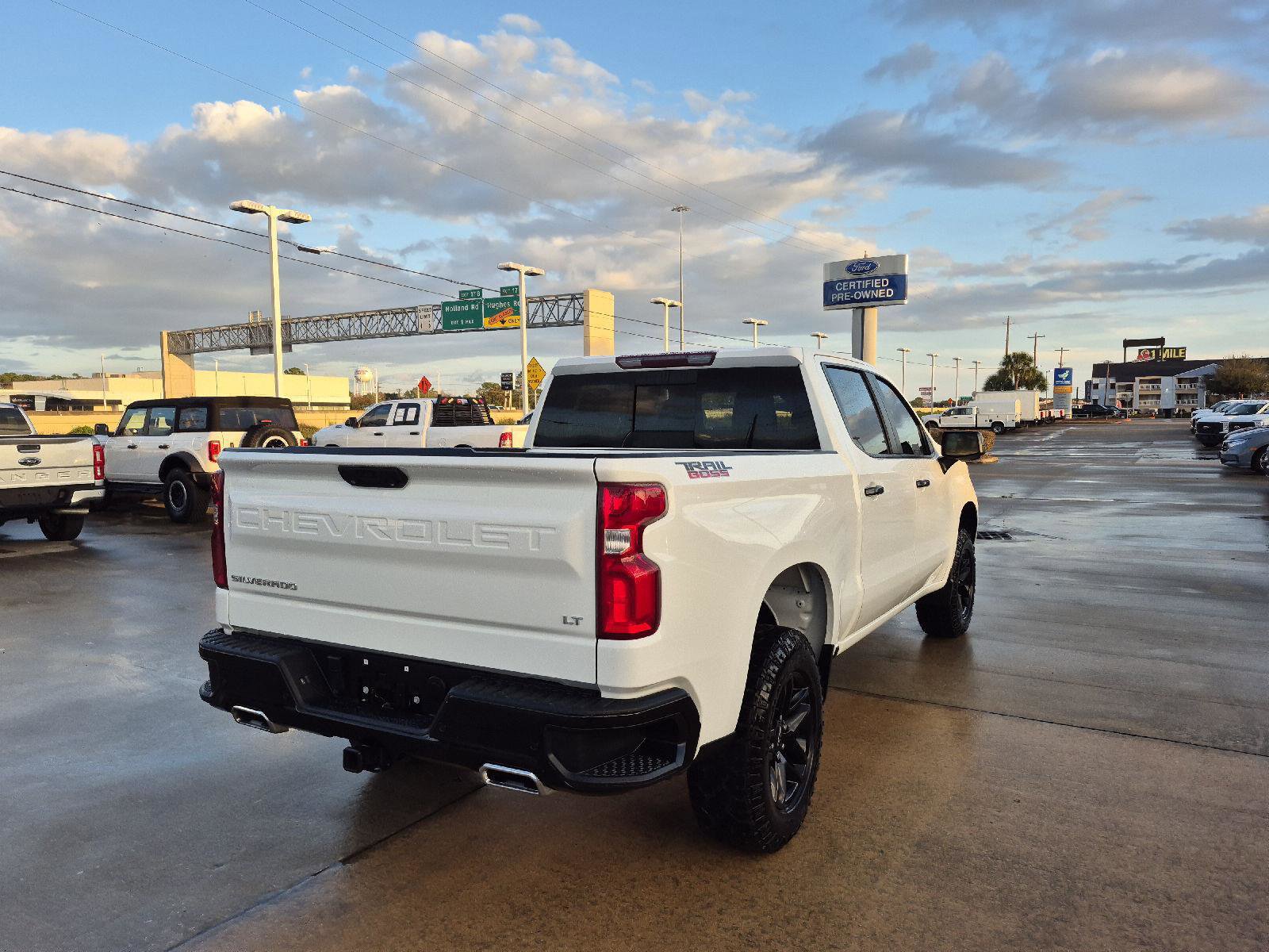 Used 2022 Chevrolet Silverado 1500 LT Trail Boss w/ Convenience Package II image 10