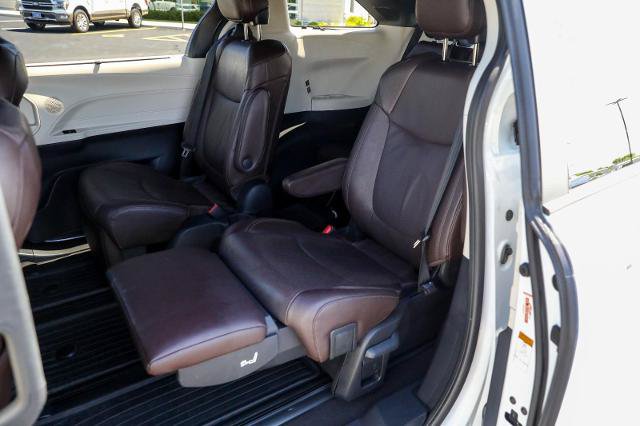 Used 2021 Toyota Sienna Platinum FWD image 23