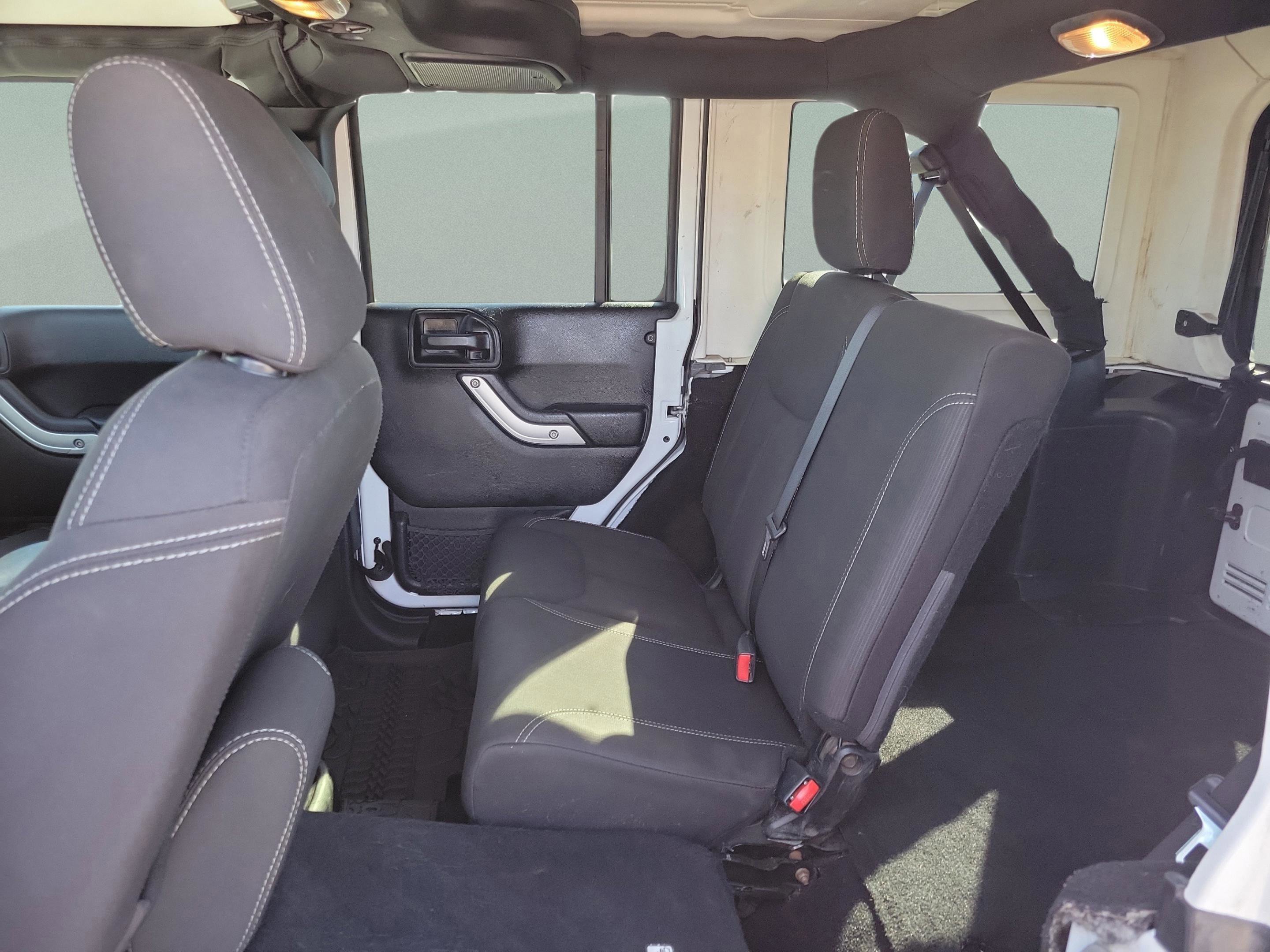 Used 2017 Jeep Wrangler Unlimited Sahara w/ Max Tow Package image 18