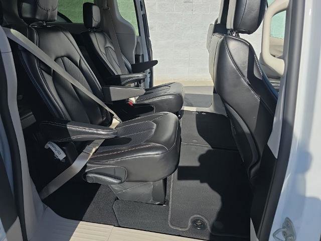 Used 2024 Chrysler Pacifica Touring-L image 16