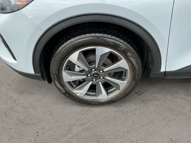 Certified 2025 Ford Escape Platinum AWD/4WD image 9