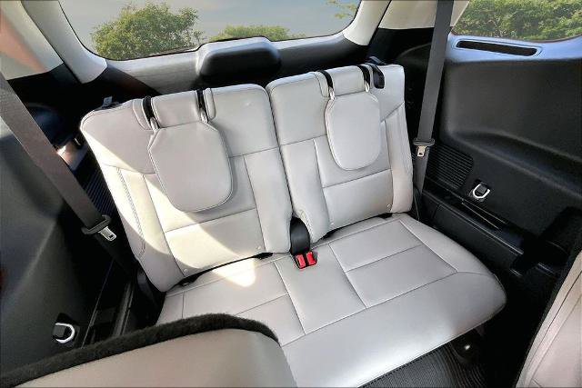Certified 2025 Ford Explorer Active w/ Active Comfort Package AWD/4WD image 28