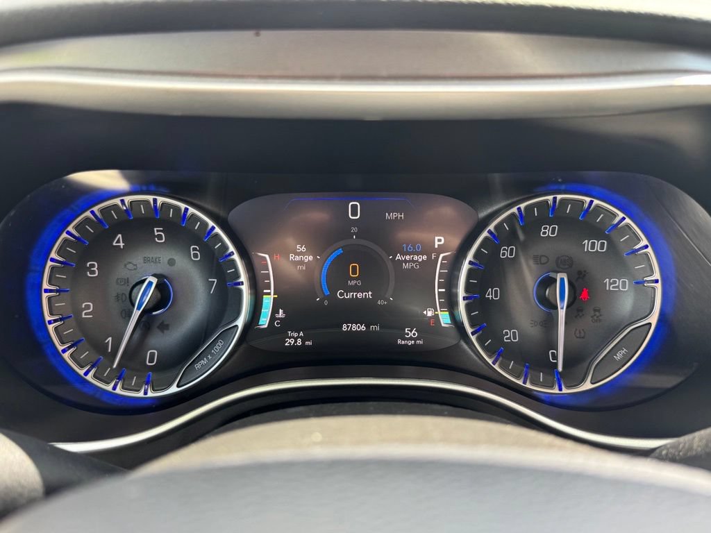 Used 2023 Chrysler Pacifica Touring-L FWD image 9