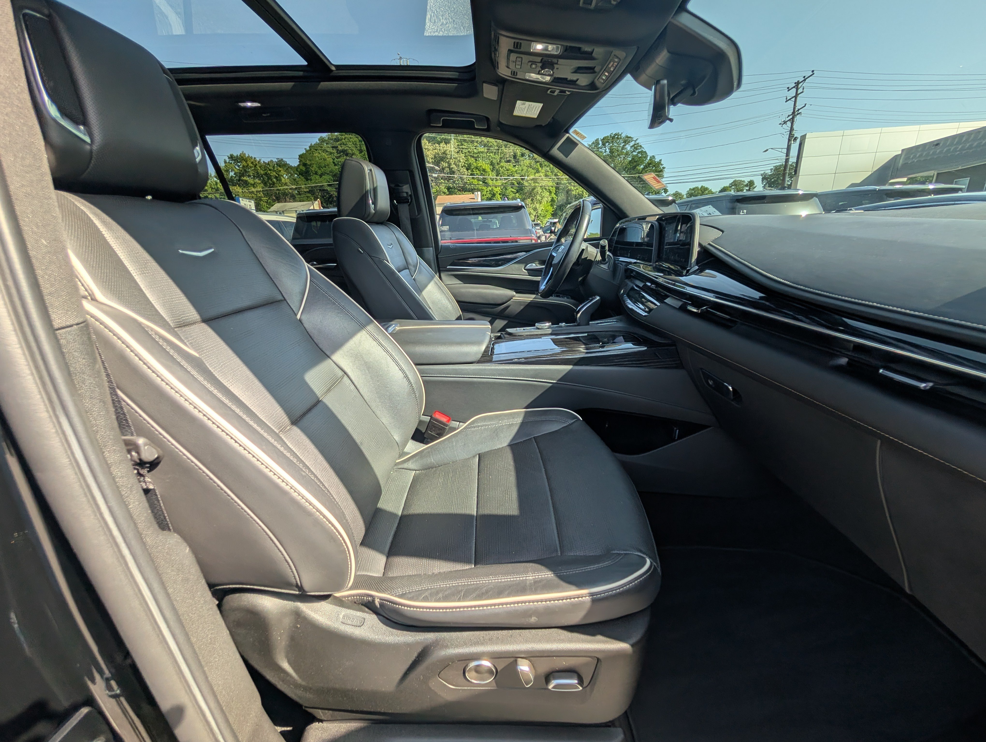 Used 2022 Cadillac Escalade ESV Sport AWD/4WD image 12