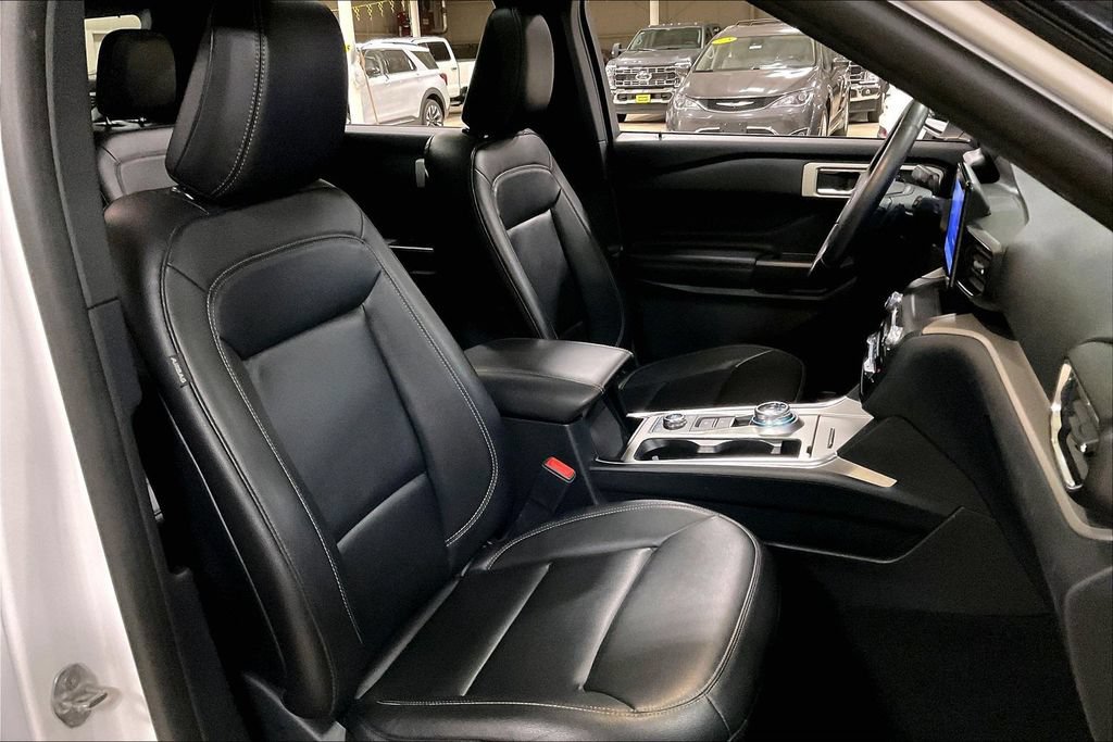 Certified 2020 Ford Explorer XLT w/ Equipment Group 202A AWD/4WD image 7