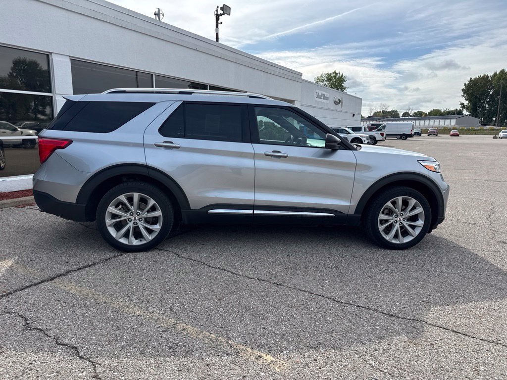 Certified 2022 Ford Explorer Platinum w/ Equipment Group 601A AWD/4WD image 2