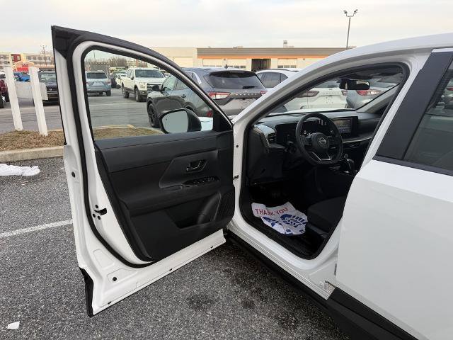 Used 2025 Nissan Kicks S image 10