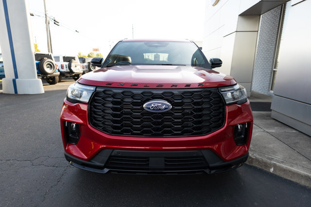 Certified 2025 Ford Explorer ST-Line w/ Premium Package image 7