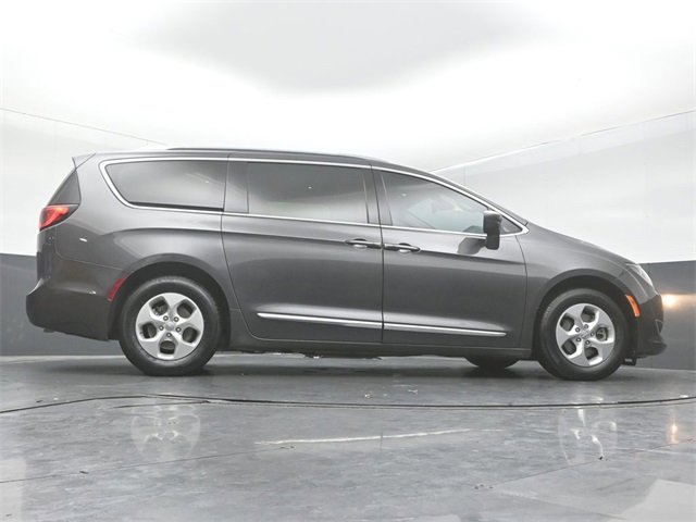 Used 2017 Chrysler Pacifica Touring-L Plus image 17