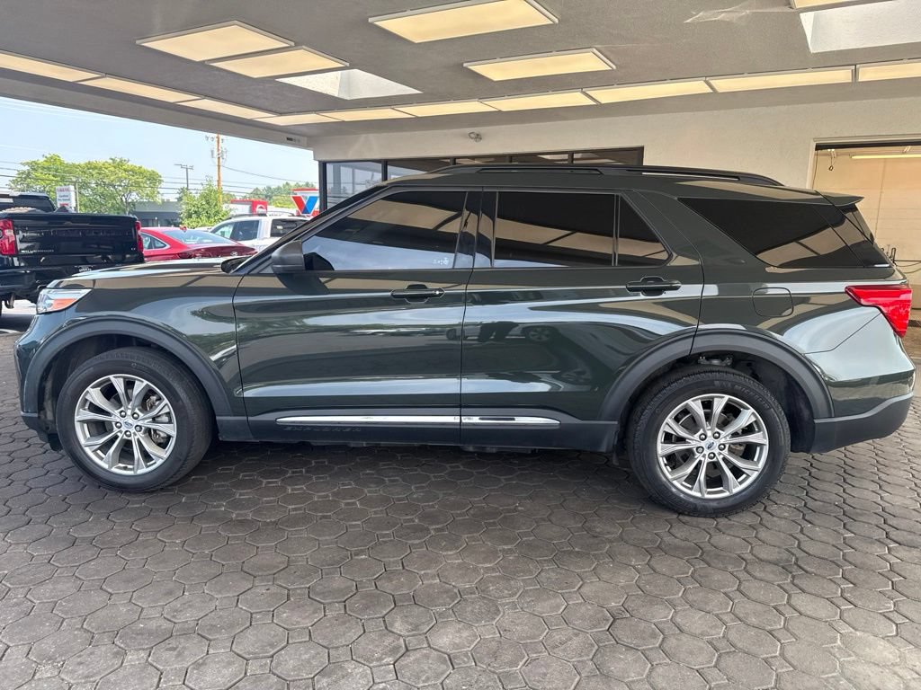 Certified 2023 Ford Explorer XLT w/ Equipment Group 202A AWD/4WD image 9