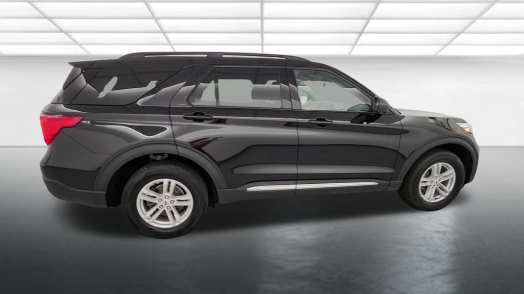 Certified 2024 Ford Explorer XLT w/ Equipment Group 202A AWD/4WD image 9