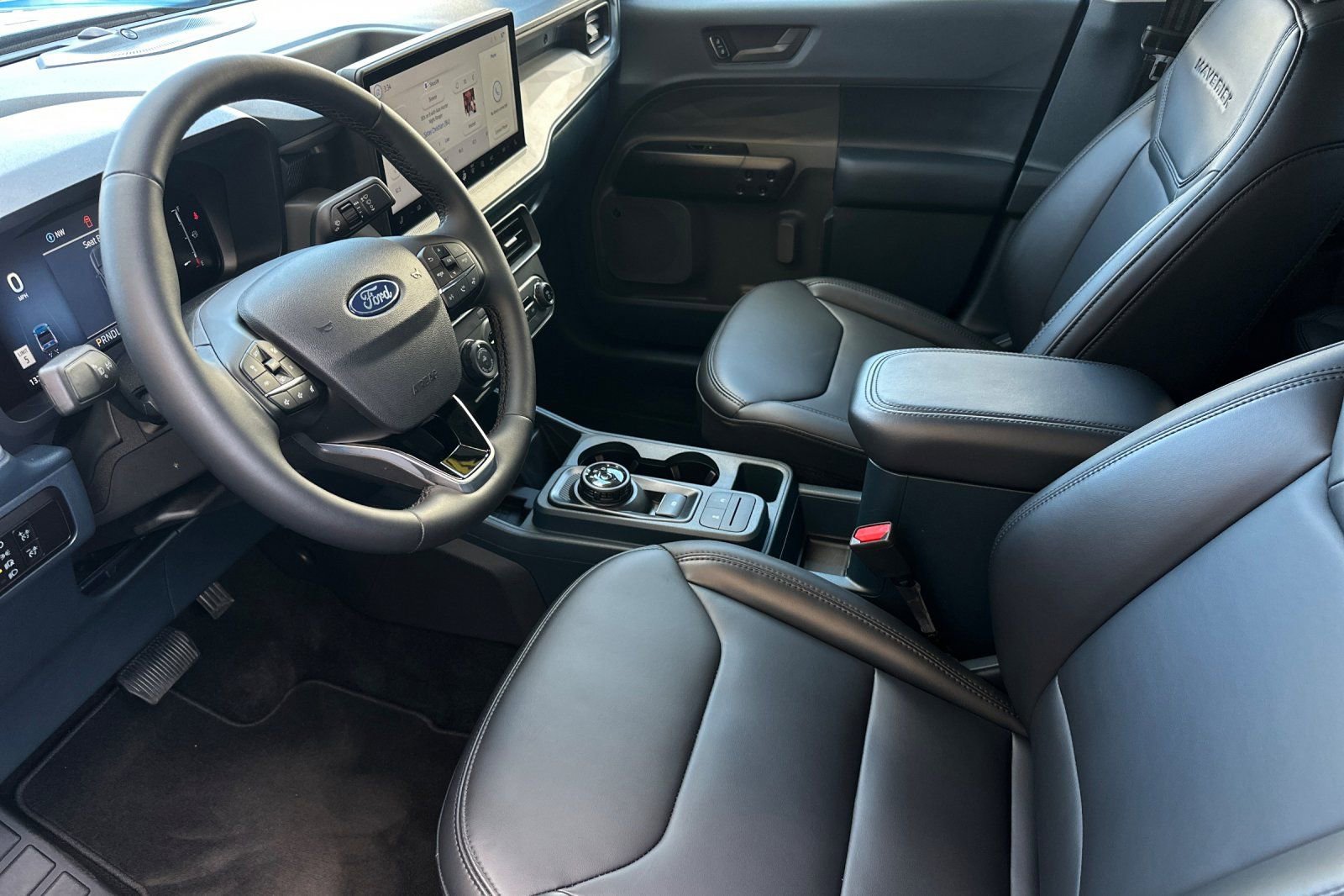 Certified 2025 Ford Maverick Lariat w/ Black Appearance Package image 9