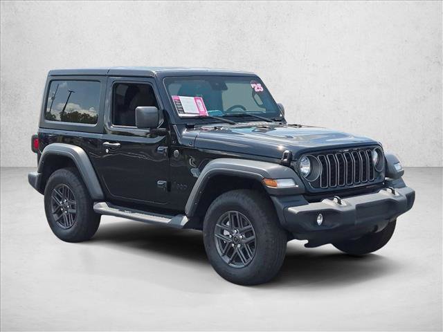 Used 2025 Jeep Wrangler Sport AWD/4WD video 3