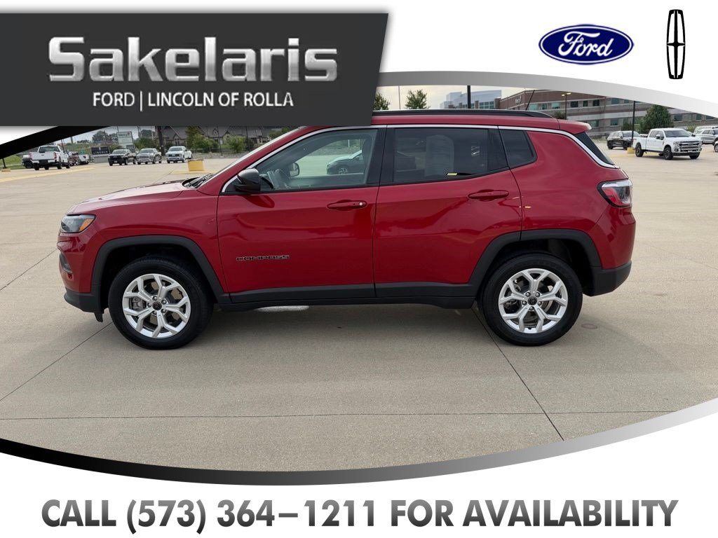Used 2025 Jeep Compass Latitude AWD/4WD image 8