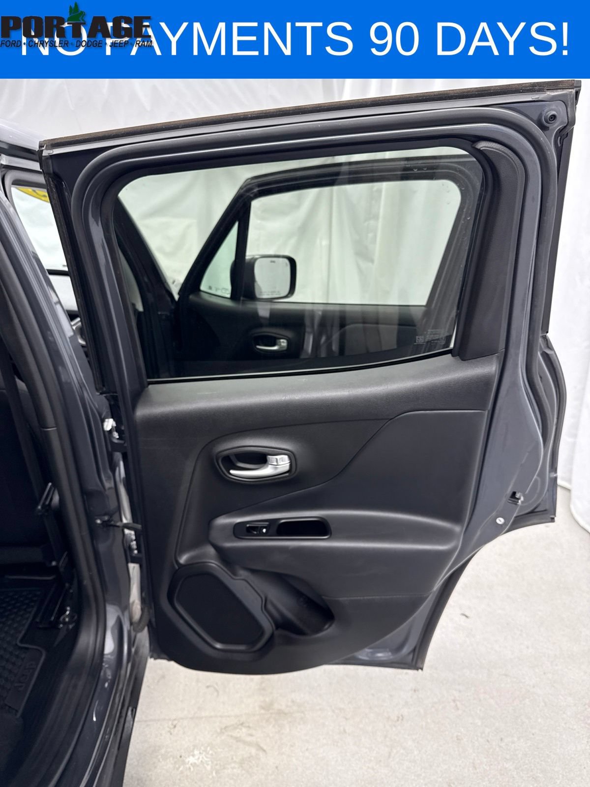 Used 2023 Jeep Renegade Latitude AWD/4WD image 33