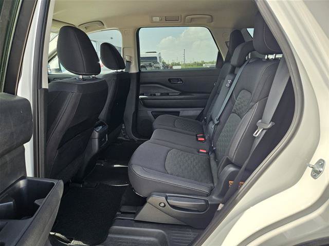 Used 2024 Nissan Pathfinder SV FWD image 12