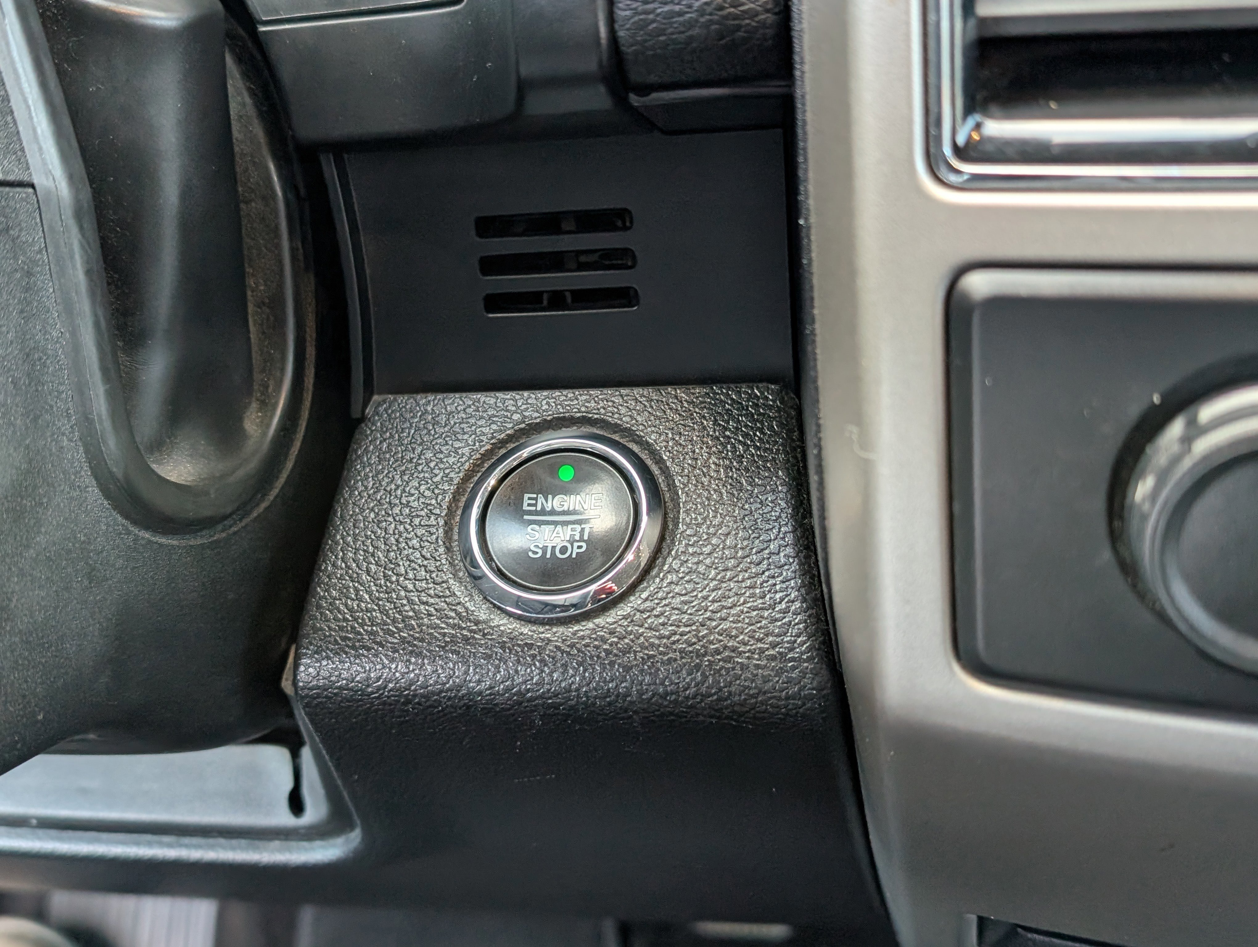 Certified 2018 Ford F150 Lariat image 21