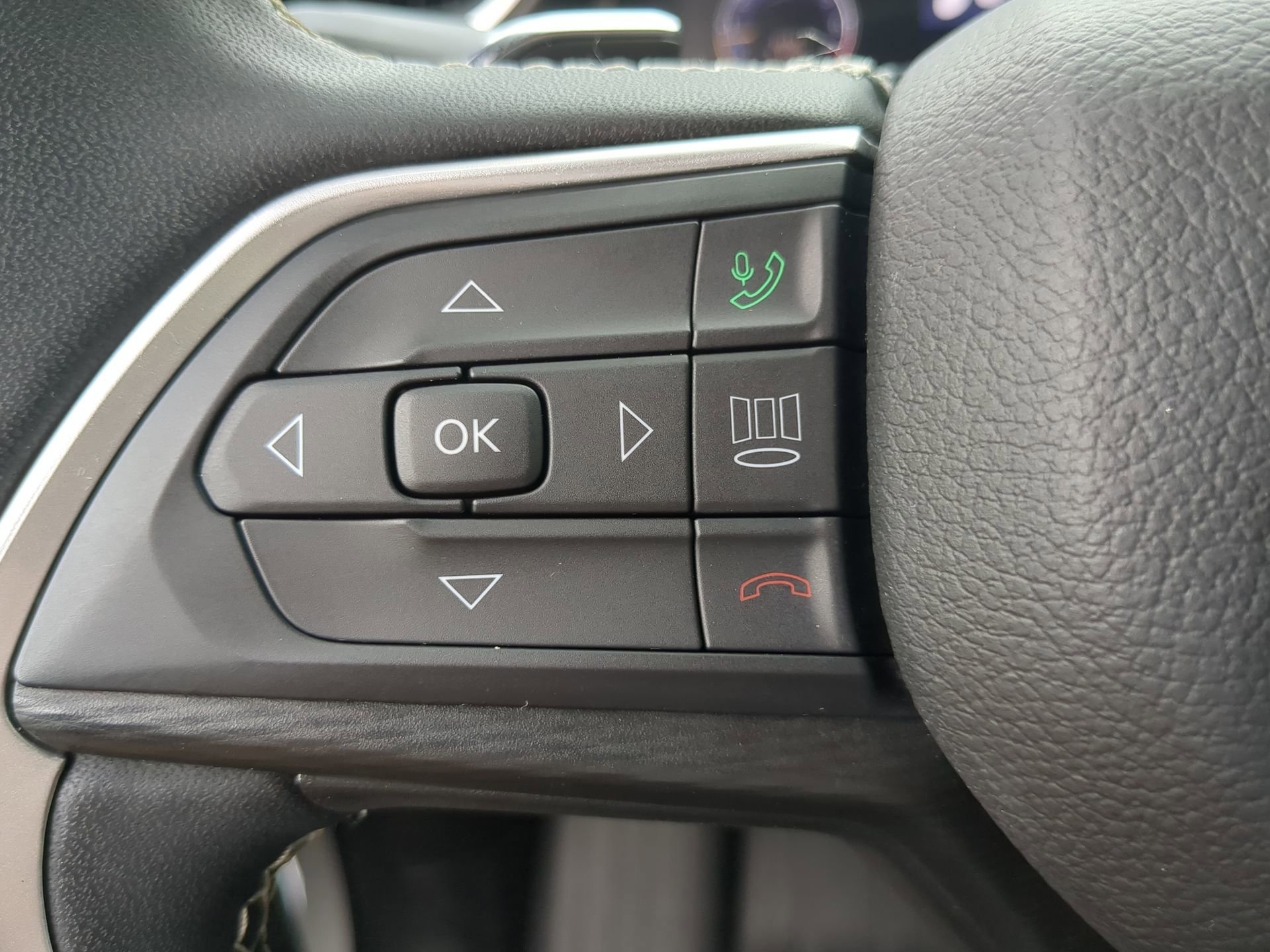 Used 2024 Jeep Grand Cherokee L Laredo AWD/4WD image 63