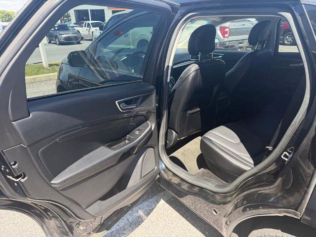 Certified 2017 Ford Edge Titanium w/ Technology Package AWD/4WD image 12