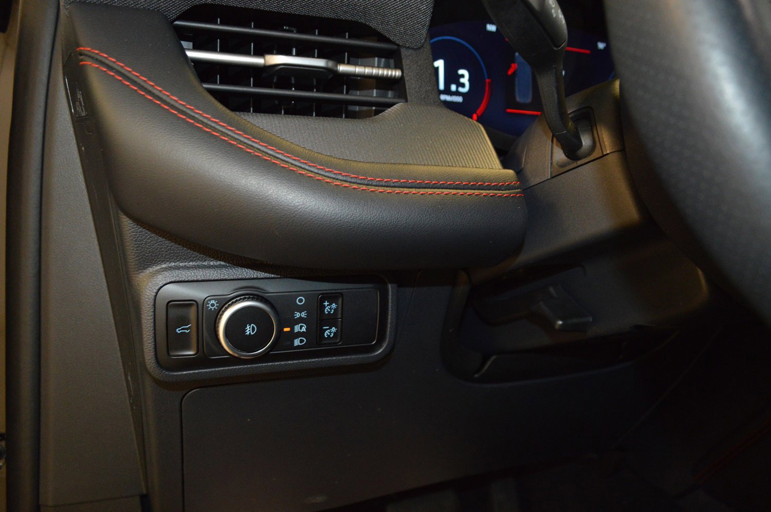 Certified 2025 Ford Explorer ST-Line image 16