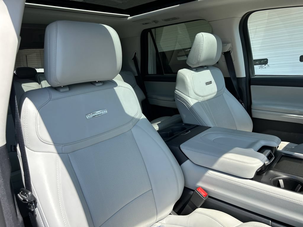 Certified 2025 Ford Expedition Platinum w/ Driver's Package AWD/4WD image 17